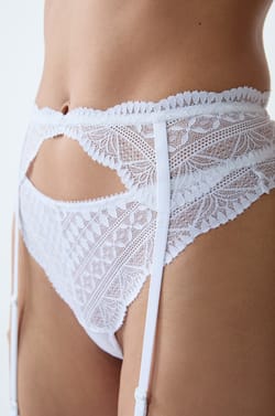 Suspender Belt;${refinementColor}