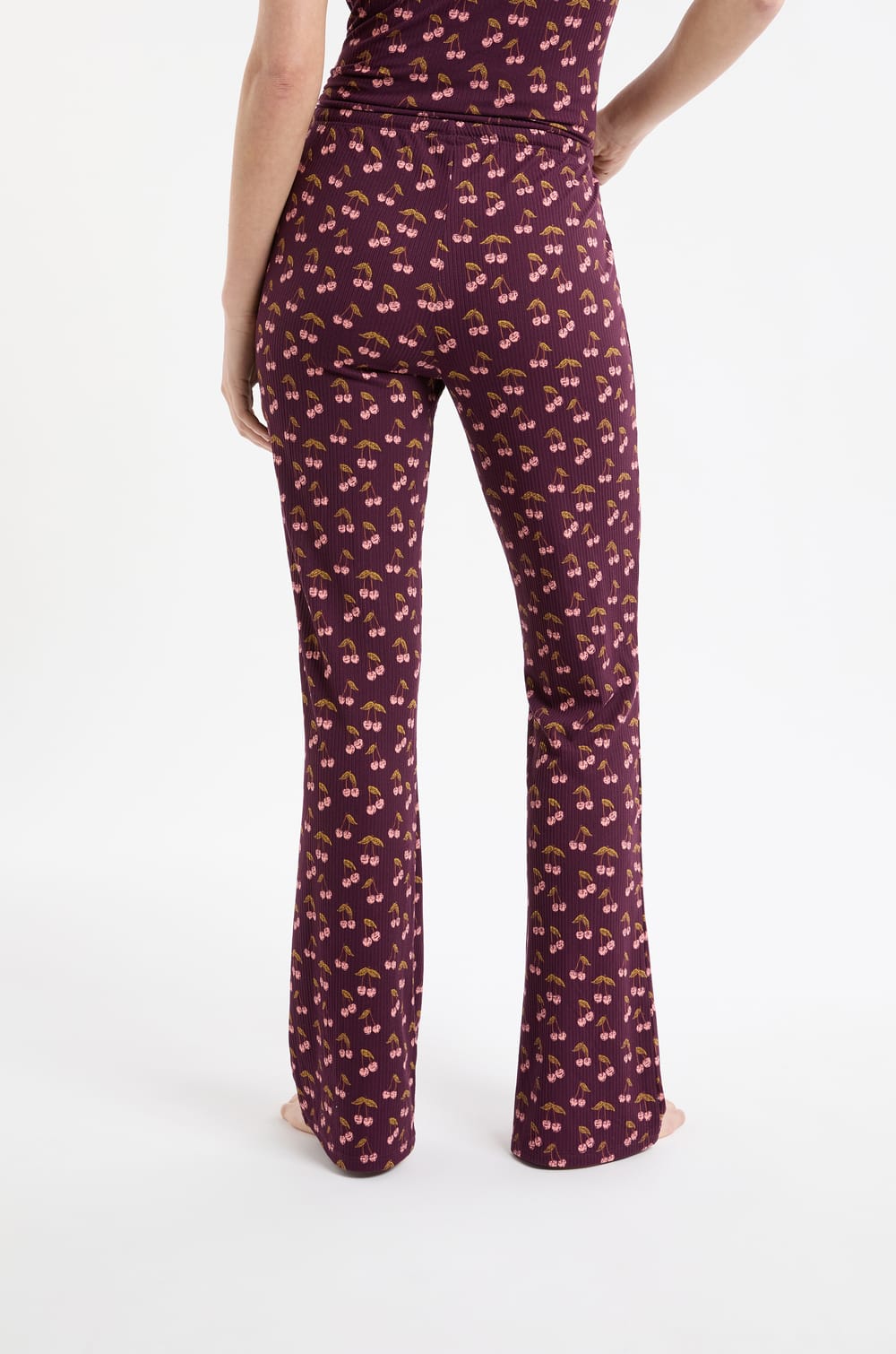 Pantal&oacute;n de pijama con estampado de cerezas;${refinementColor}