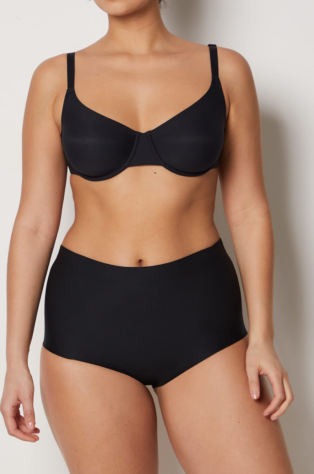 Figi z wysokim stanem i odkrytymi plecami;${refinementColor}