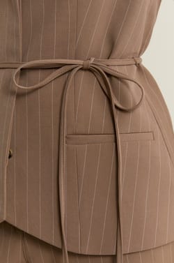 Sleeveless Tie Jacket;${refinementColor}