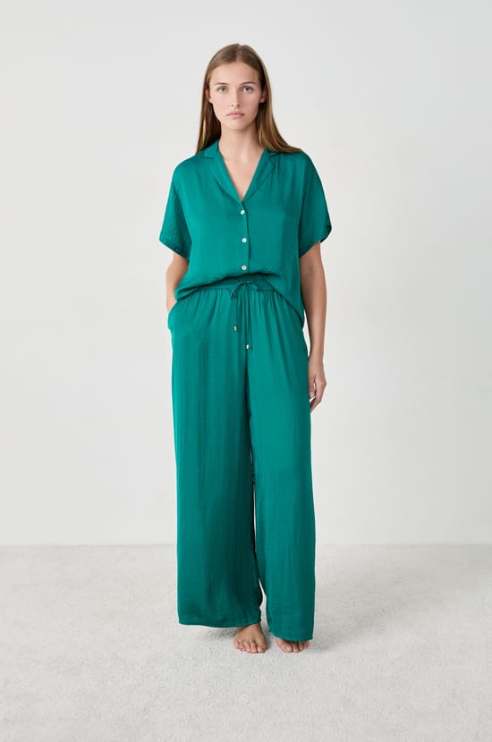 Pantalon satiné coupe large;${refinementColor}