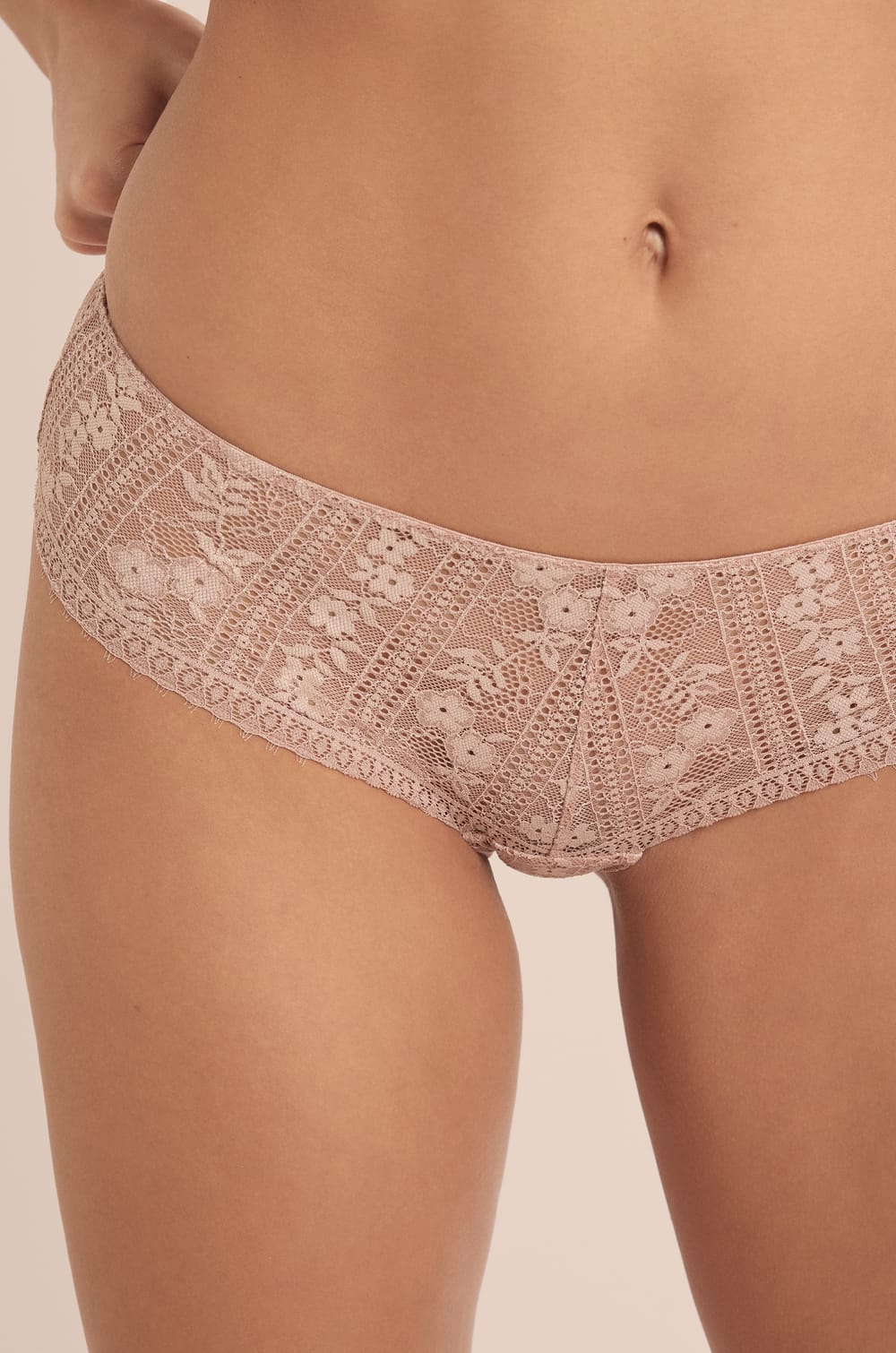 Lace Boyshort;${refinementColor}