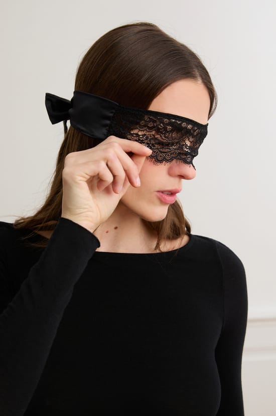 Tanga et masque en dentelle &agrave; nouer;${refinementColor}