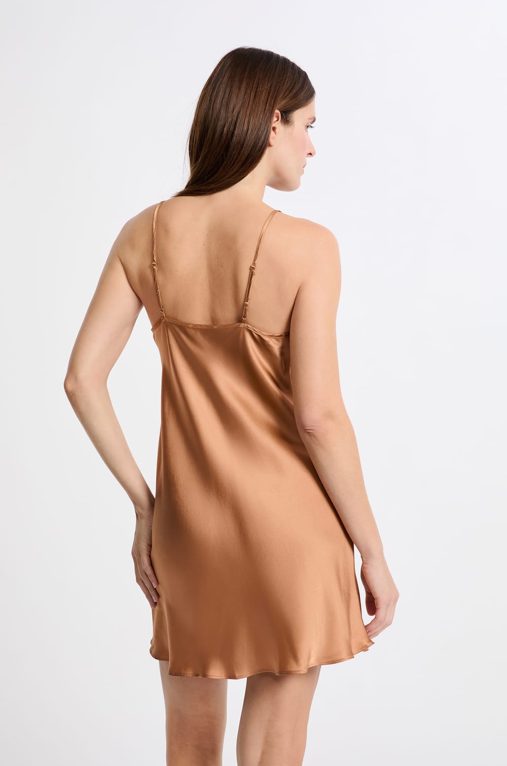 Camis&oacute;n corto de sat&eacute;n con escote de encaje;${refinementColor}