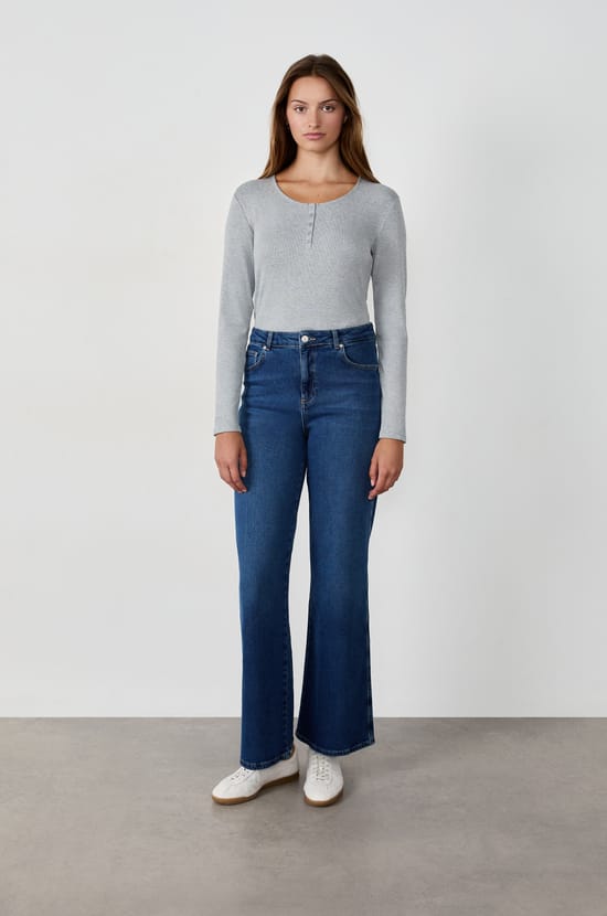 T-shirt manches longues avec boutons;${refinementColor}