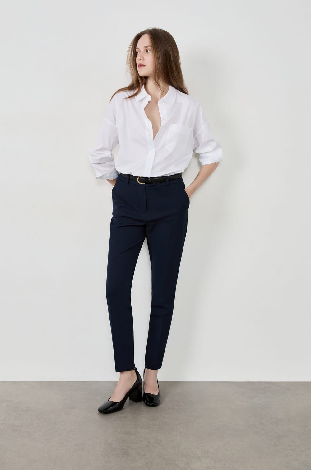 Pantalon coupe cigarette;${refinementColor}