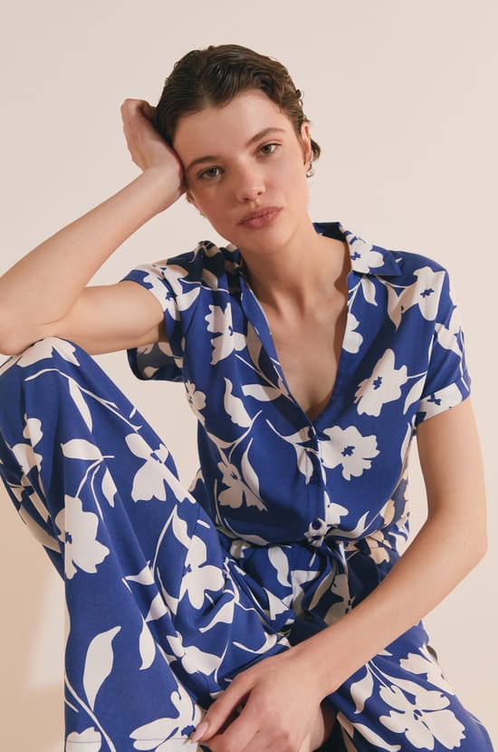 Chemise courtes &agrave; fleurs &agrave; nouer;${refinementColor}