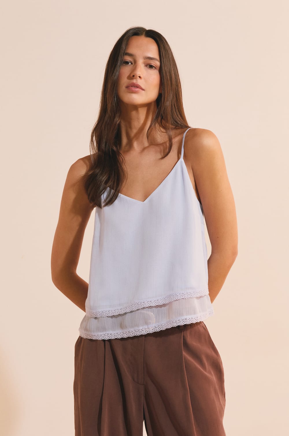 Caraco avec d&eacute;tails transparents;${refinementColor}
