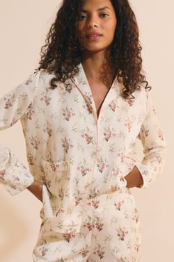 Pantalon de pyjama &agrave; fleuris satin&eacute;;${refinementColor}