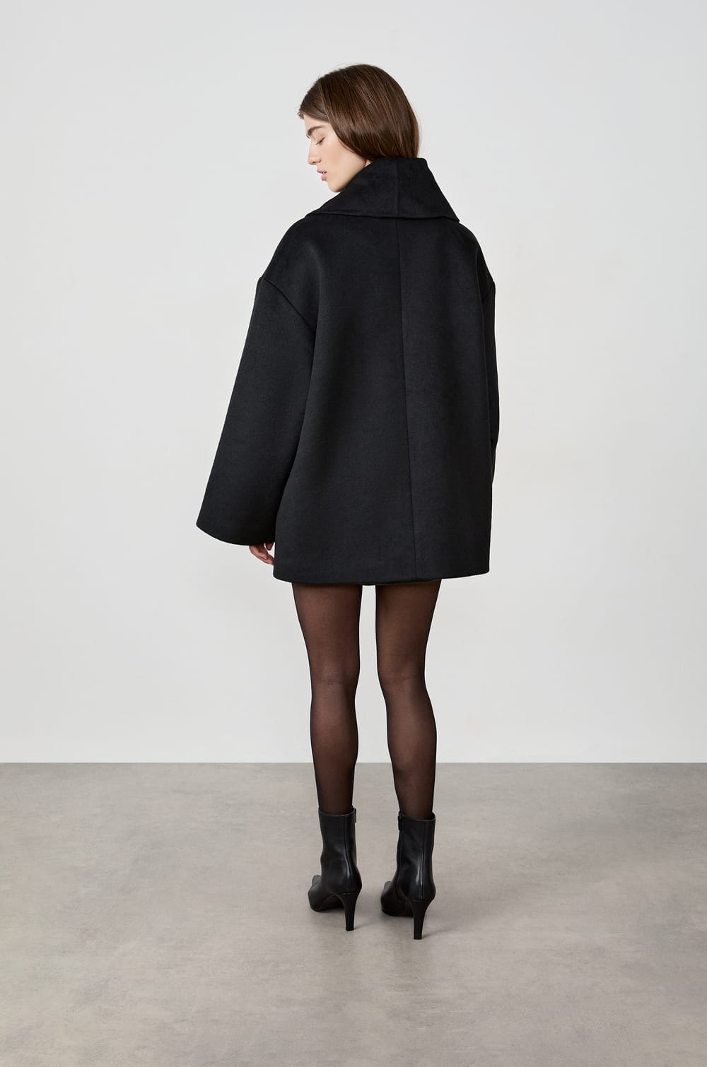 Short Coat;${refinementColor}