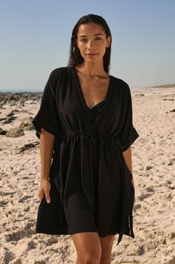 Kimono avec broderie;${refinementColor}