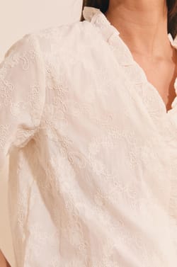 Chemise en coton avec d&eacute;tails broderie;${refinementColor}