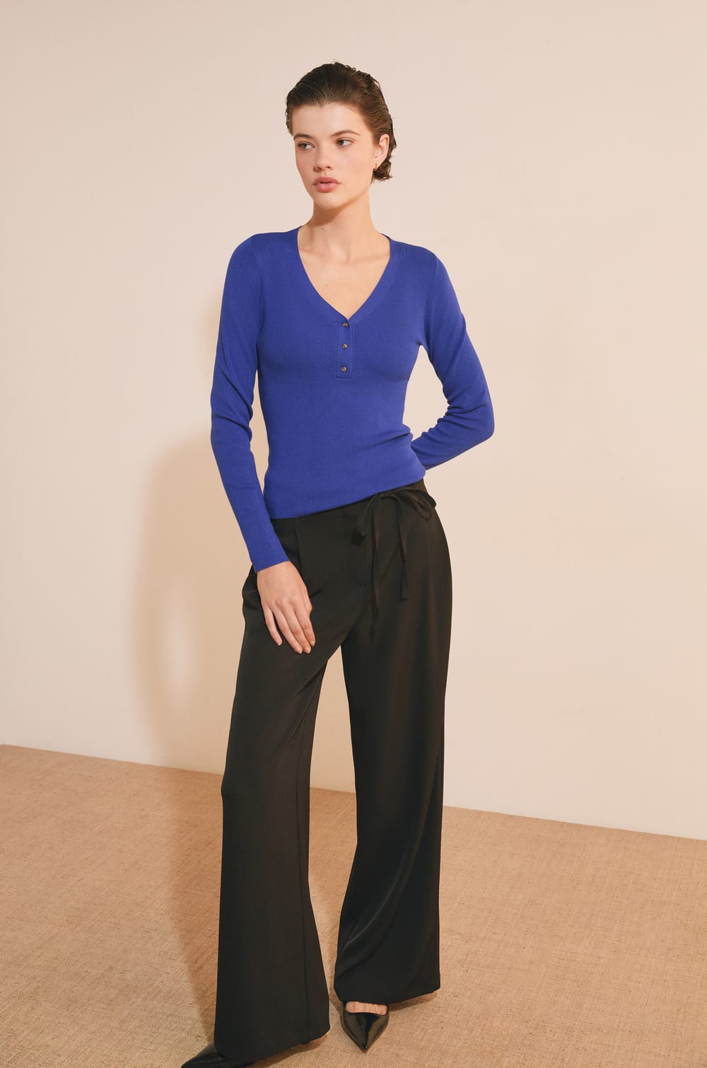 Pull manches longues &agrave; col V;${refinementColor}