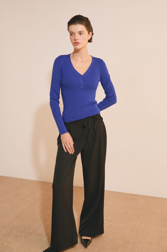 Pull manches longues &agrave; col V;${refinementColor}