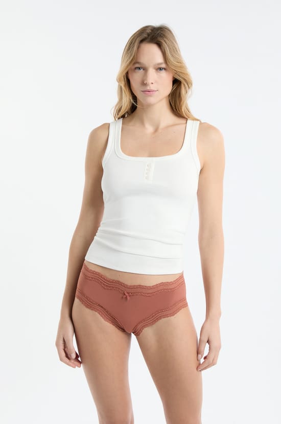 Shorty &agrave; bords dentelle en microfibre;${refinementColor}