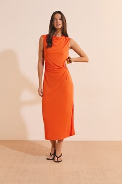 Robe longue drap&eacute;e;${refinementColor}