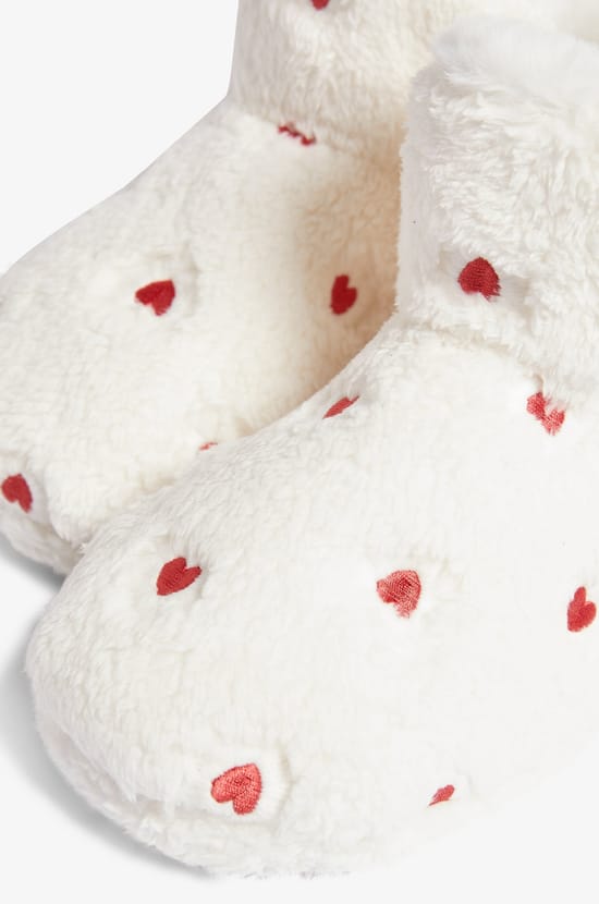 Heart Ankle Slipper Boots;${refinementColor}