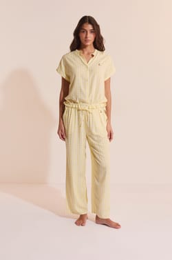 Chemise &agrave; manches courtes &agrave; carreaux avec motif cerise;${refinementColor}