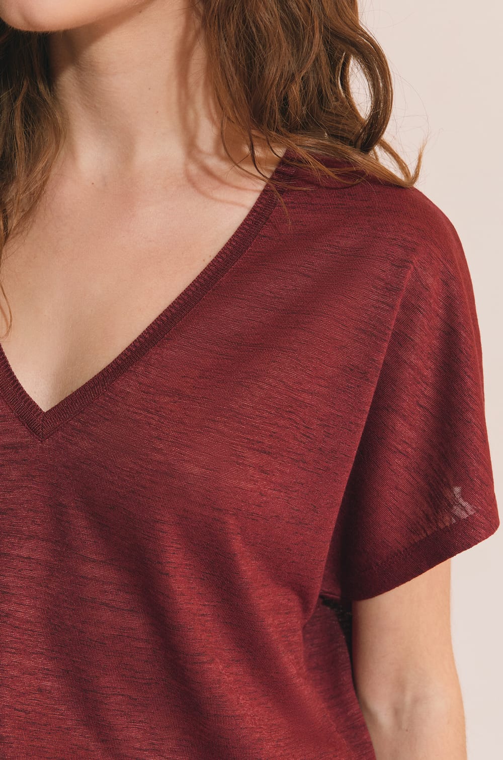 T-shirt manches courtes &agrave; col V;${refinementColor}