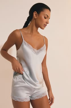 Short de pyjama en soie d&eacute;tails dentelle;${refinementColor}