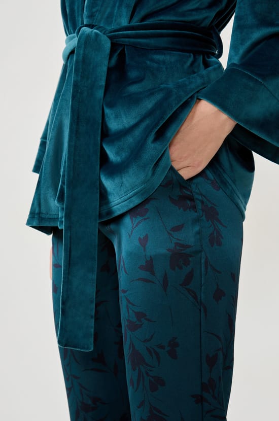 Ensemble de pyjama 3 pièces satiné;${refinementColor}