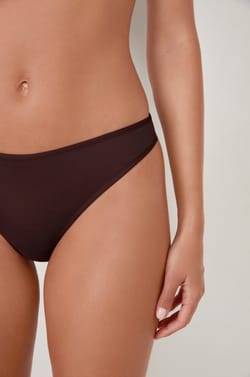 String transparent en tulle;${refinementColor}