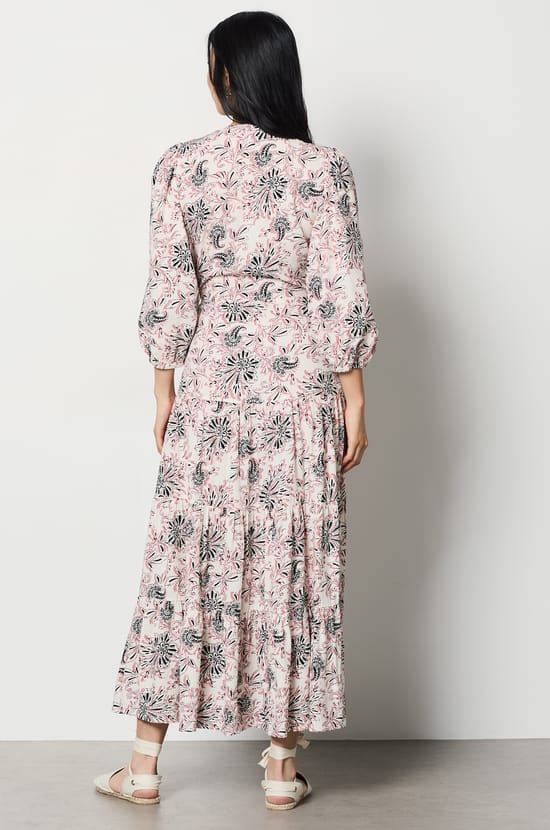 Long dress with pattern and 3/4 sleeves;${refinementColor}