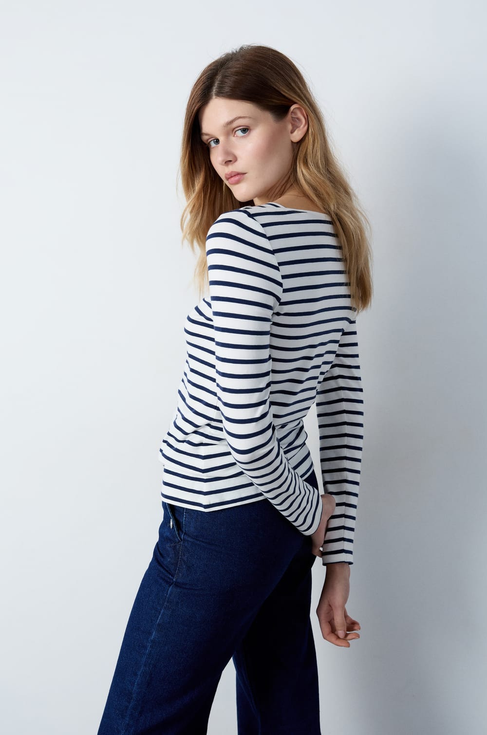 Gestreiftes-t-shirt mit langen ärmeln;${refinementColor}