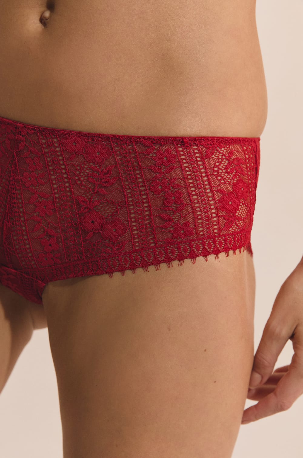 Shorty en dentelle;${refinementColor}