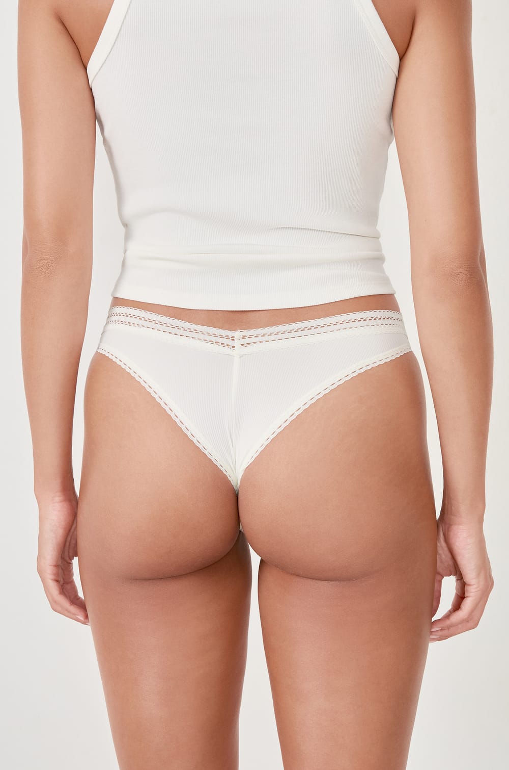 Hoch ausgeschnittener Tanga mit Details aus Spitze;${refinementColor}