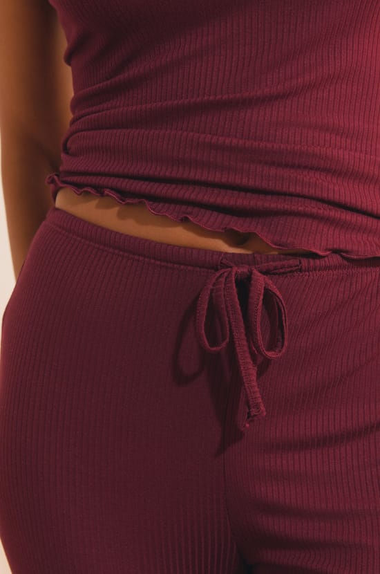 Ensemble de pyjama 2 pi&egrave;ces en maille c&ocirc;tel&eacute; d&eacute;tails dentelle;${refinementColor}