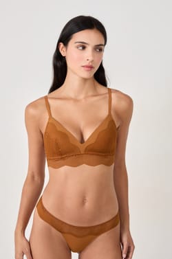Wireless Triangle Bra;${refinementColor}