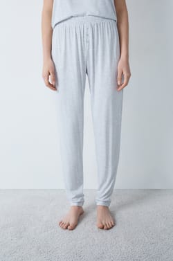 Pantalón ultra comodo;${refinementColor}