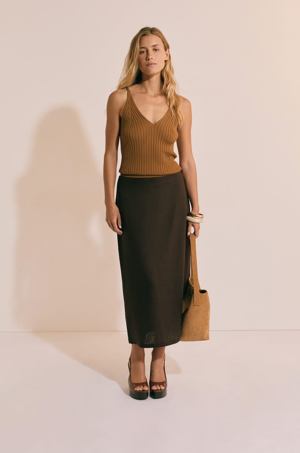 D&eacute;bardeur col V;${refinementColor}