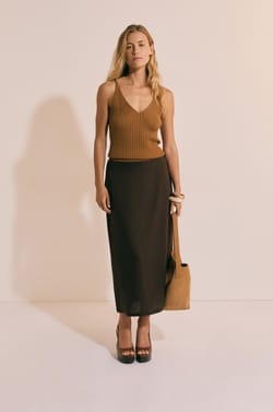 D&eacute;bardeur col V;${refinementColor}