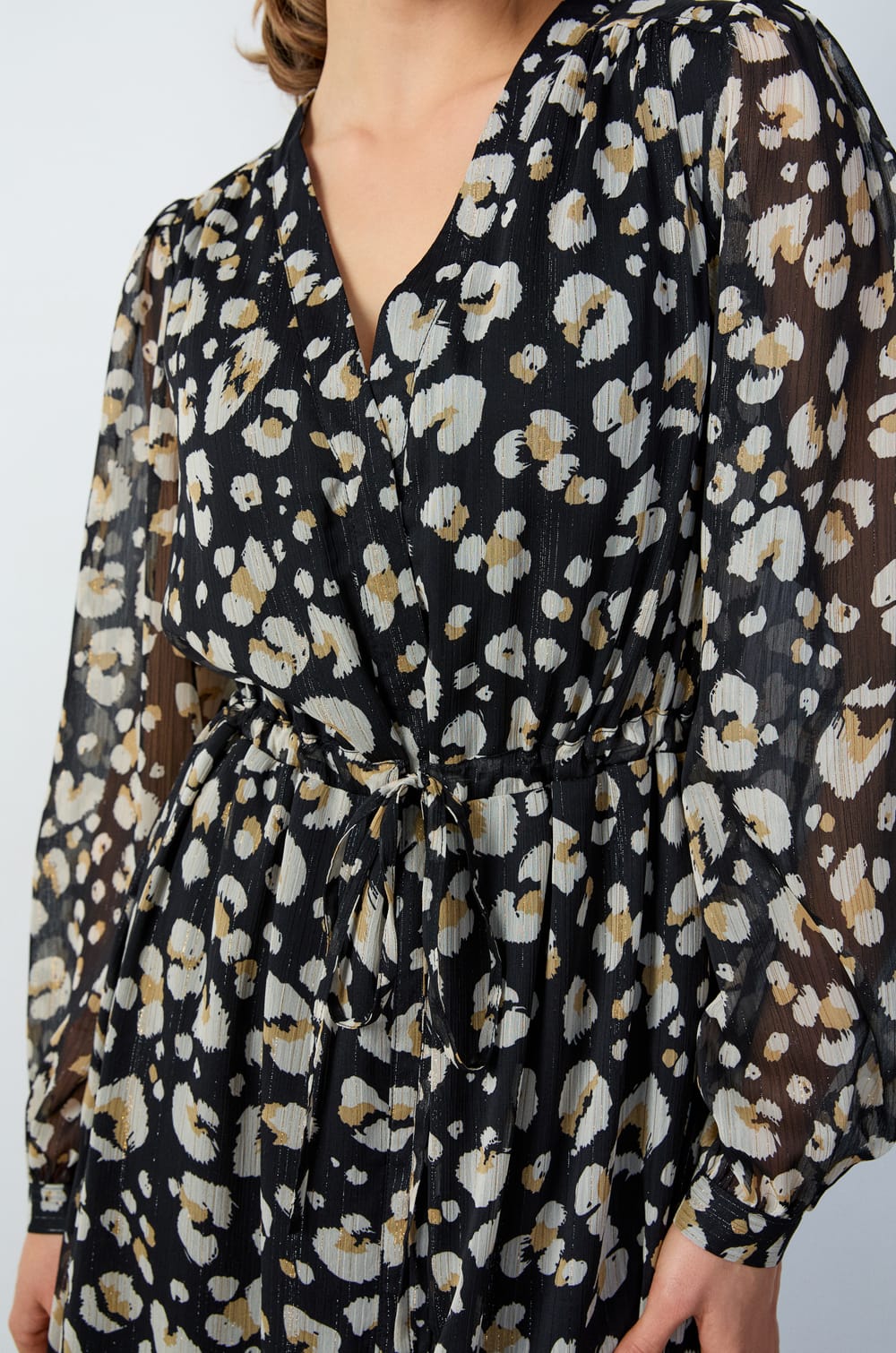 Long flowing printed dress with metallic effect;${refinementColor}