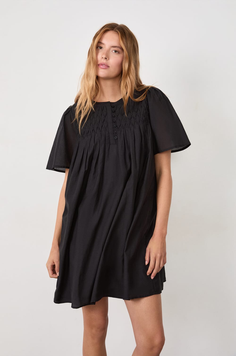 Short-sleeved dress;${refinementColor}