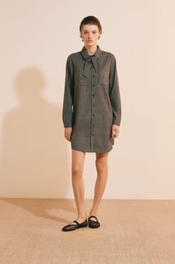Robe courte avec boutons;${refinementColor}
