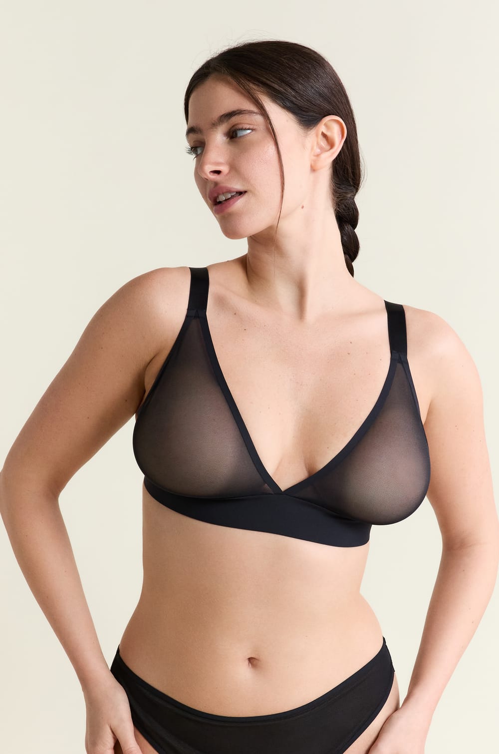 Sujetador triangular sin aros de tul;${refinementColor}