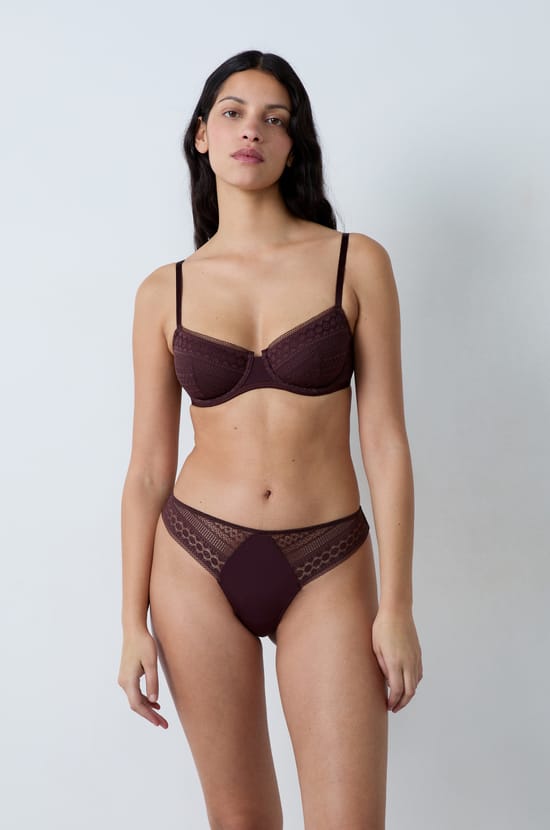  Tanga con detalles de encaje;${refinementColor}