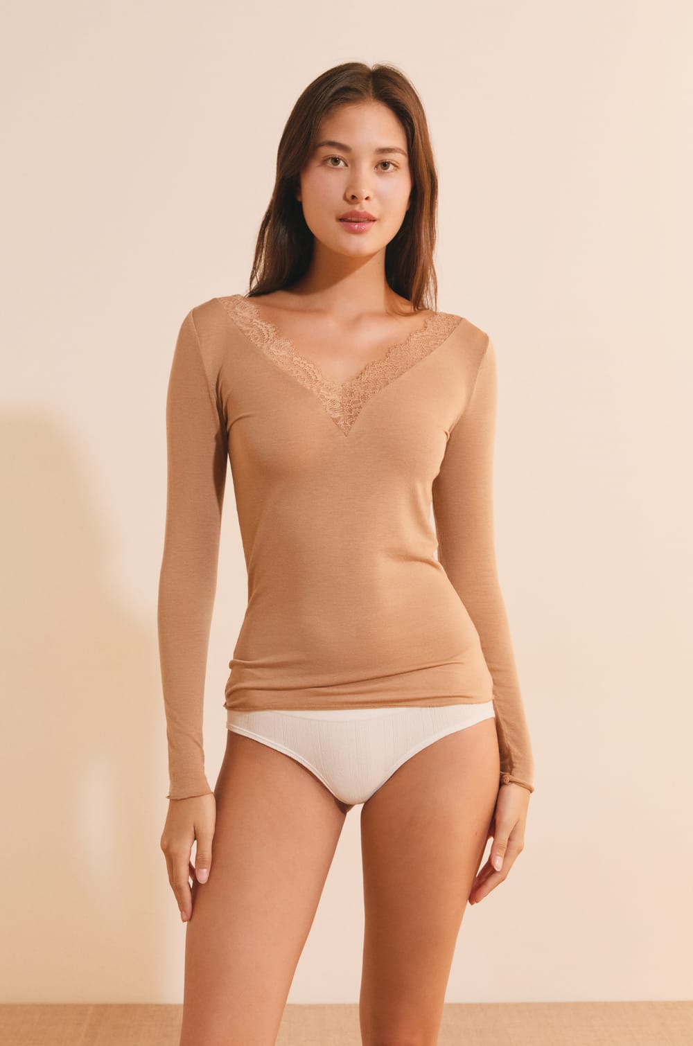 T-shirt thermique col V avec cachemire;${refinementColor}