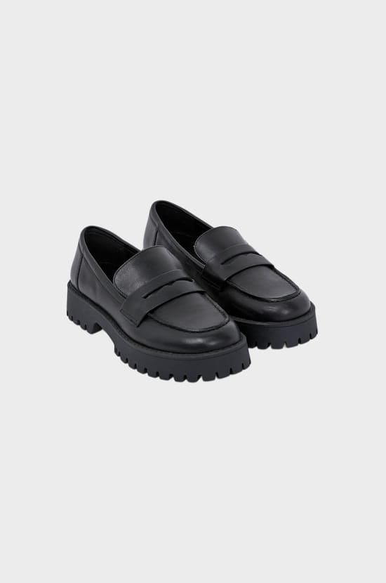 Leather loafers;${refinementColor}