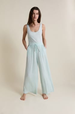 Pantal&oacute;n satinado de corte ancho;${refinementColor}