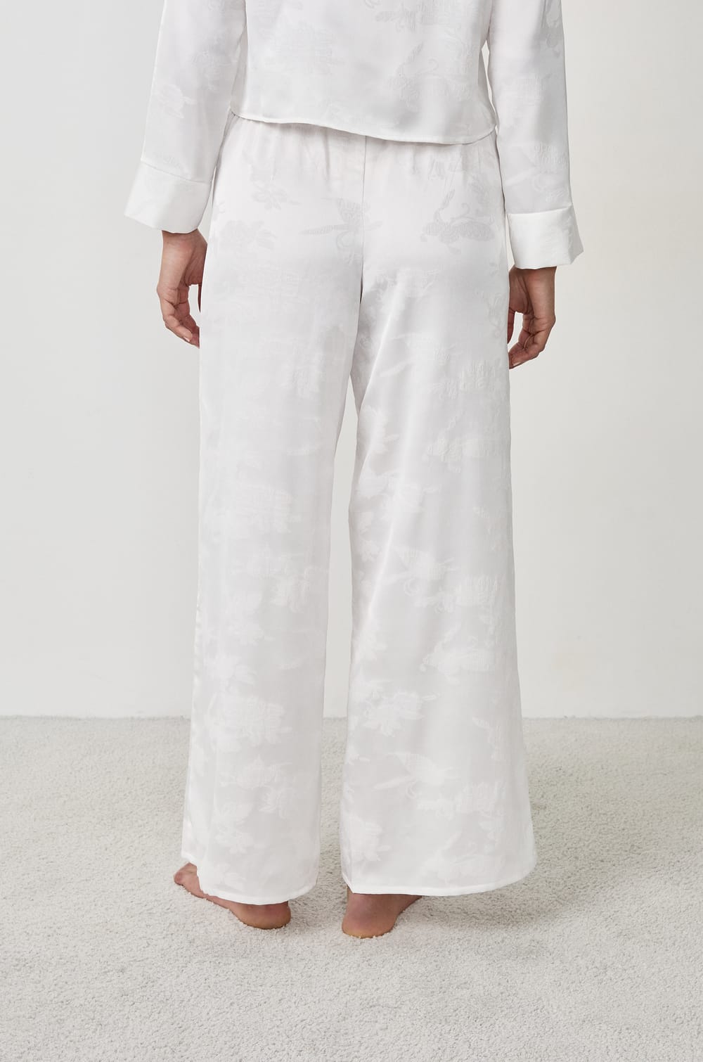 Pantalón satinado;${refinementColor}