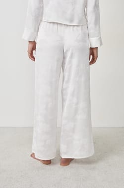 Pantalón satinado;${refinementColor}