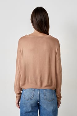 Long-sleeved round neck sweater;${refinementColor}