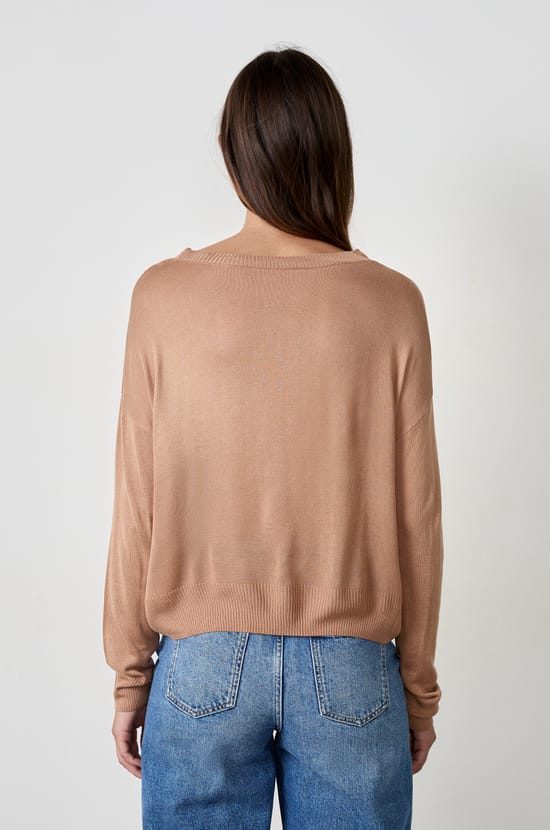 Long-sleeved round neck sweater;${refinementColor}