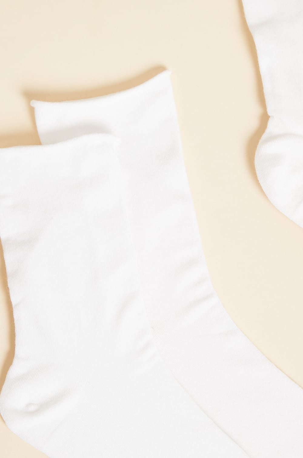 Lot de 2 paires de chaussettes essentielles unies;${refinementColor}