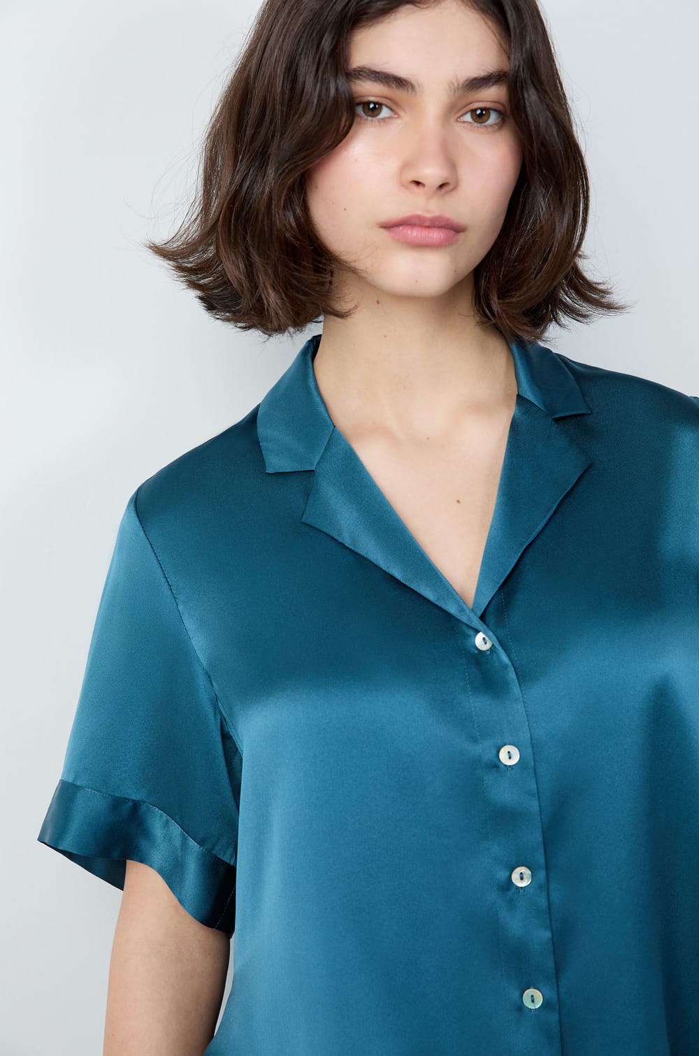 Short-sleeved silk pyjama shirt;${refinementColor}