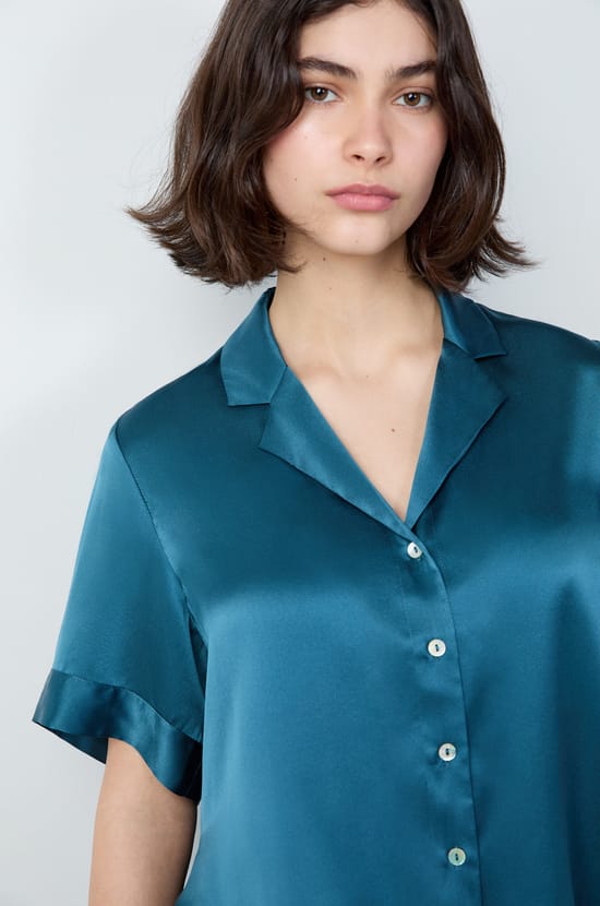 Kurze Pyjama-Bluse aus Seide;${refinementColor}